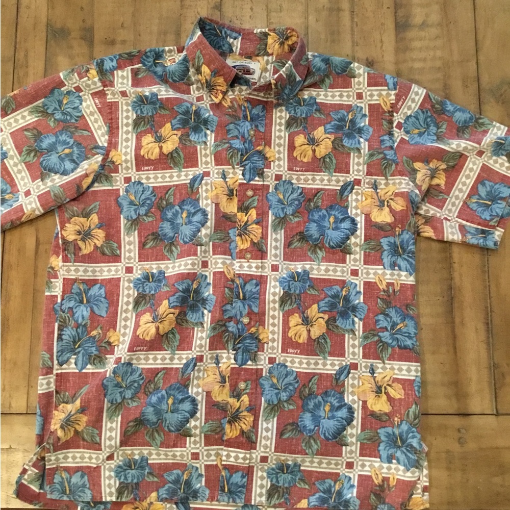 reyn Spooner Red Floral Short-Sleeve Button-Down with Blue & Yellow Flowers